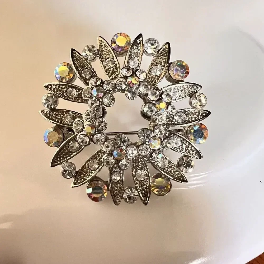 Vintage Brooch AB Aurora Borealis Clear Rhinestone Floral Flowear Wreath 1326